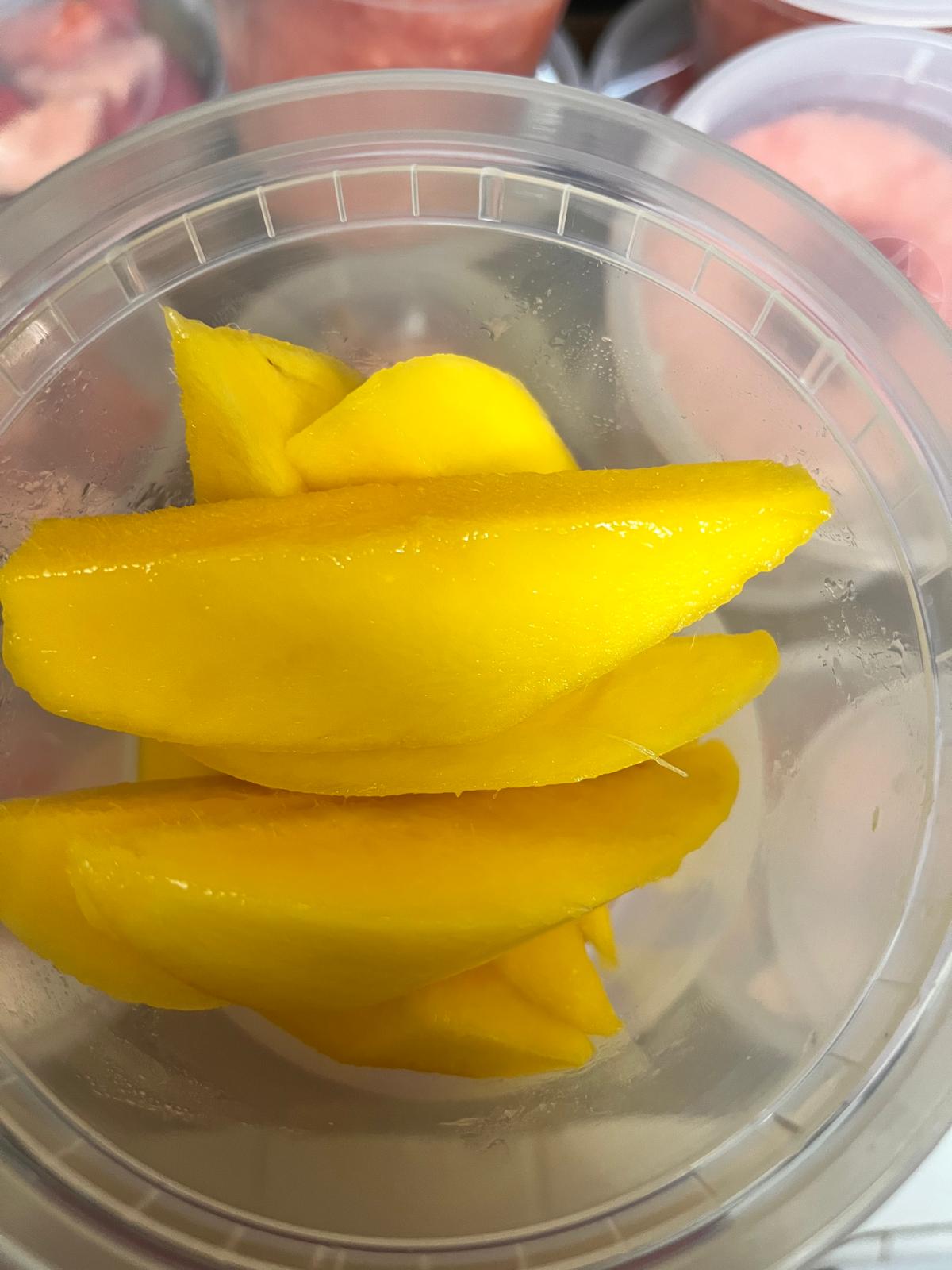 Freshly Cut Mango Cup (24 oz)
